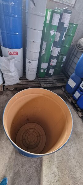 Butoi tabla 220 L cu capac si cerc.